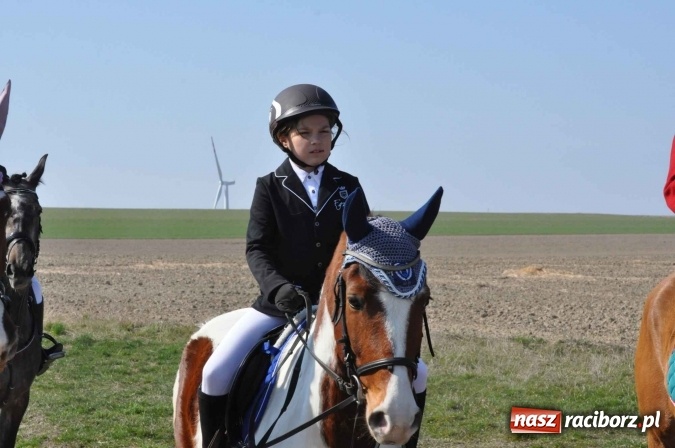 Zdjęcie w galerii na portalu naszraciborz.pl: Bieńkowicki wielkanocny obch&oacute;d p&oacute;l wiadomości z regionu