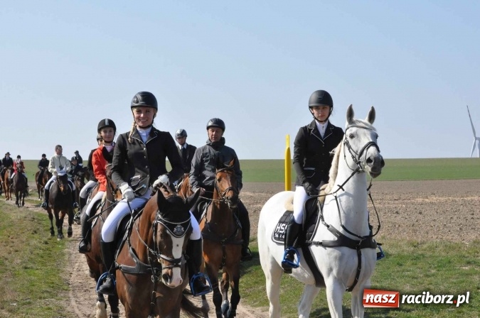 Zdjęcie w galerii na portalu naszraciborz.pl: Bieńkowicki wielkanocny obch&oacute;d p&oacute;l wiadomości z regionu