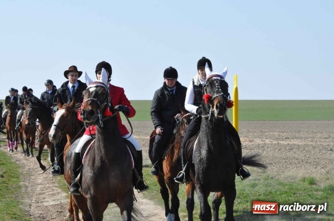Zdjęcie w galerii na portalu naszraciborz.pl: Bieńkowicki wielkanocny obch&oacute;d p&oacute;l wiadomości z regionu