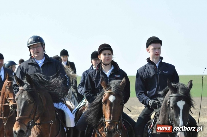 Zdjęcie w galerii na portalu naszraciborz.pl: Bieńkowicki wielkanocny obch&oacute;d p&oacute;l wiadomości z regionu