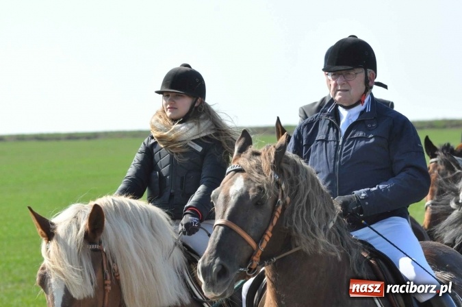 Zdjęcie w galerii na portalu naszraciborz.pl: Bieńkowicki wielkanocny obch&oacute;d p&oacute;l wiadomości z regionu