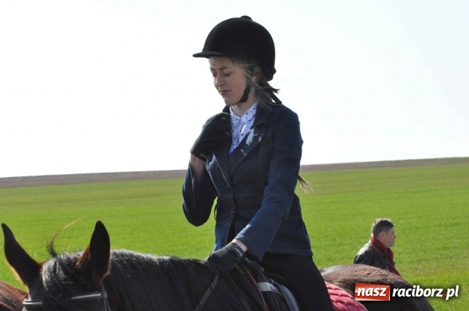 Zdjęcie w galerii na portalu naszraciborz.pl: Bieńkowicki wielkanocny obch&oacute;d p&oacute;l wiadomości z regionu