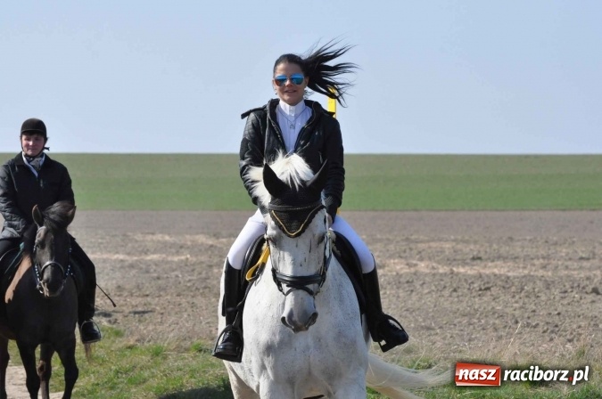 Zdjęcie w galerii na portalu naszraciborz.pl: Bieńkowicki wielkanocny obch&oacute;d p&oacute;l wiadomości z regionu