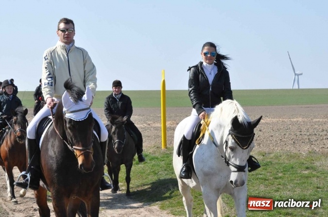 Zdjęcie w galerii na portalu naszraciborz.pl: Bieńkowicki wielkanocny obch&oacute;d p&oacute;l wiadomości z regionu