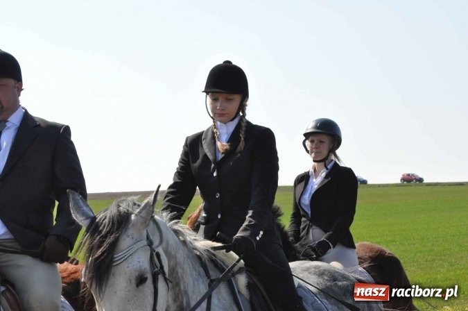 Zdjęcie w galerii na portalu naszraciborz.pl: Bieńkowicki wielkanocny obch&oacute;d p&oacute;l wiadomości z regionu