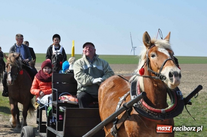 Zdjęcie w galerii na portalu naszraciborz.pl: Bieńkowicki wielkanocny obch&oacute;d p&oacute;l wiadomości z regionu