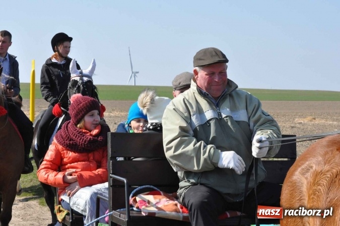 Zdjęcie w galerii na portalu naszraciborz.pl: Bieńkowicki wielkanocny obch&oacute;d p&oacute;l wiadomości z regionu