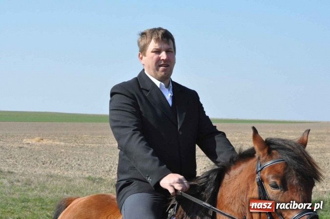 Zdjęcie w galerii na portalu naszraciborz.pl: Bieńkowicki wielkanocny obch&oacute;d p&oacute;l wiadomości z regionu