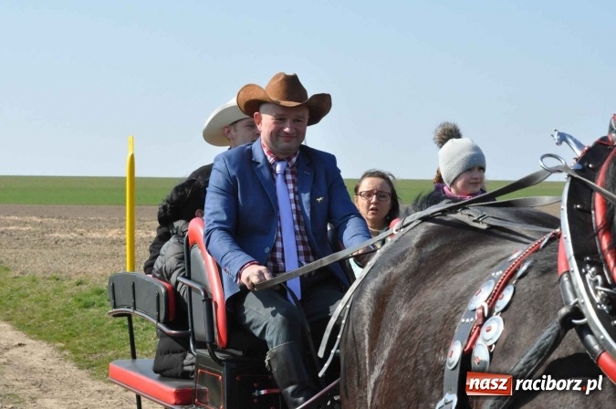 Zdjęcie w galerii na portalu naszraciborz.pl: Bieńkowicki wielkanocny obch&oacute;d p&oacute;l wiadomości z regionu