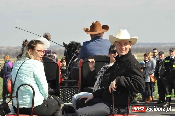 Zdjęcie w galerii na portalu naszraciborz.pl: Bieńkowicki wielkanocny obch&oacute;d p&oacute;l wiadomości z regionu