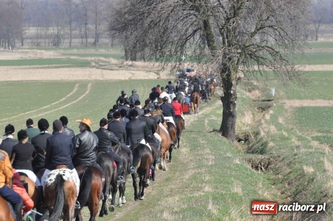 Zdjęcie w galerii na portalu naszraciborz.pl: Bieńkowicki wielkanocny obch&oacute;d p&oacute;l wiadomości z regionu