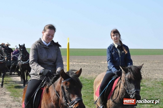 Zdjęcie w galerii na portalu naszraciborz.pl: Bieńkowicki wielkanocny obch&oacute;d p&oacute;l wiadomości z regionu