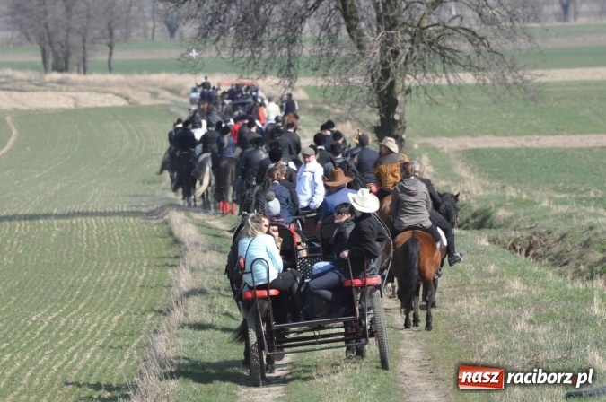 Zdjęcie w galerii na portalu naszraciborz.pl: Bieńkowicki wielkanocny obch&oacute;d p&oacute;l wiadomości z regionu