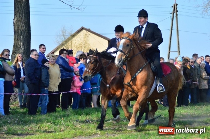 Zdjęcie w galerii na portalu naszraciborz.pl: Bieńkowicki wielkanocny obch&oacute;d p&oacute;l wiadomości z regionu