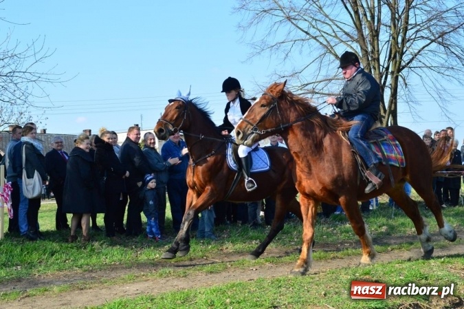 Zdjęcie w galerii na portalu naszraciborz.pl: Bieńkowicki wielkanocny obch&oacute;d p&oacute;l wiadomości z regionu
