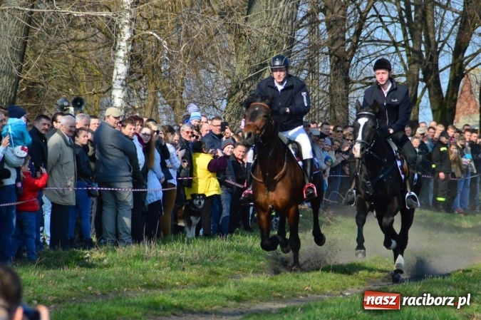 Zdjęcie w galerii na portalu naszraciborz.pl: Bieńkowicki wielkanocny obch&oacute;d p&oacute;l wiadomości z regionu