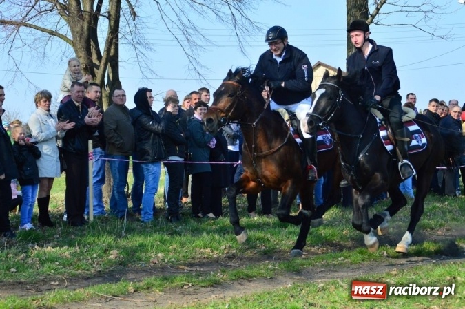 Zdjęcie w galerii na portalu naszraciborz.pl: Bieńkowicki wielkanocny obch&oacute;d p&oacute;l wiadomości z regionu