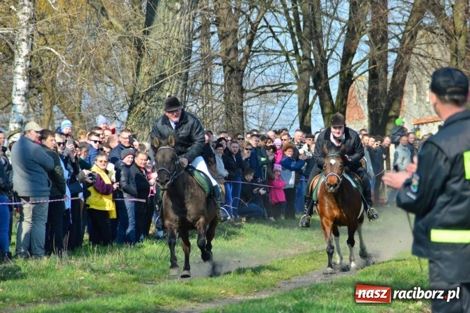Zdjęcie w galerii na portalu naszraciborz.pl: Bieńkowicki wielkanocny obch&oacute;d p&oacute;l wiadomości z regionu