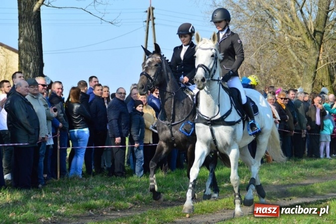 Zdjęcie w galerii na portalu naszraciborz.pl: Bieńkowicki wielkanocny obch&oacute;d p&oacute;l wiadomości z regionu