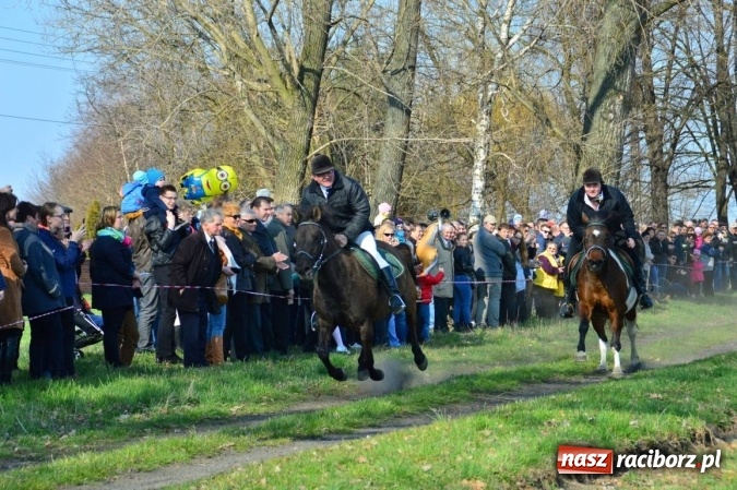 Zdjęcie w galerii na portalu naszraciborz.pl: Bieńkowicki wielkanocny obch&oacute;d p&oacute;l wiadomości z regionu