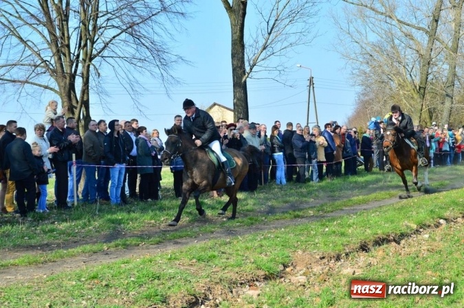 Zdjęcie w galerii na portalu naszraciborz.pl: Bieńkowicki wielkanocny obch&oacute;d p&oacute;l wiadomości z regionu