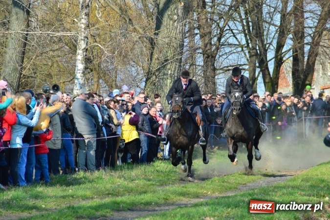 Zdjęcie w galerii na portalu naszraciborz.pl: Bieńkowicki wielkanocny obch&oacute;d p&oacute;l wiadomości z regionu