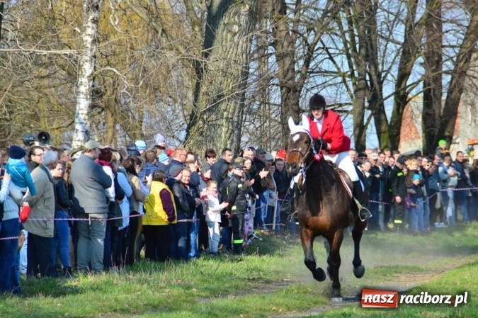 Zdjęcie w galerii na portalu naszraciborz.pl: Bieńkowicki wielkanocny obch&oacute;d p&oacute;l wiadomości z regionu
