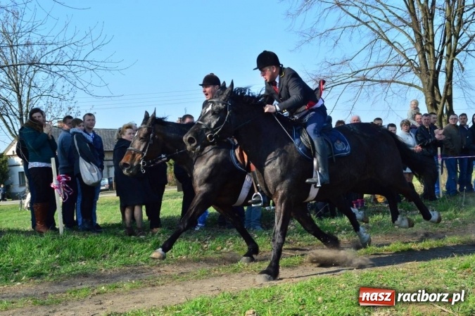 Zdjęcie w galerii na portalu naszraciborz.pl: Bieńkowicki wielkanocny obch&oacute;d p&oacute;l wiadomości z regionu