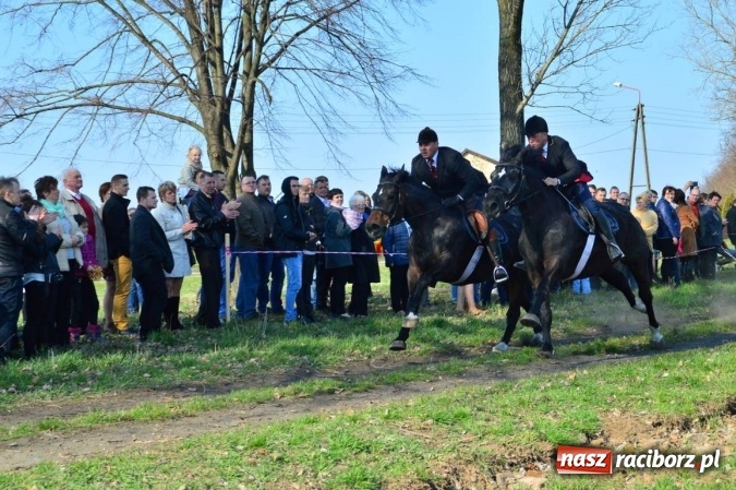 Zdjęcie w galerii na portalu naszraciborz.pl: Bieńkowicki wielkanocny obch&oacute;d p&oacute;l wiadomości z regionu