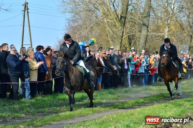 Zdjęcie w galerii na portalu naszraciborz.pl: Bieńkowicki wielkanocny obch&oacute;d p&oacute;l wiadomości z regionu