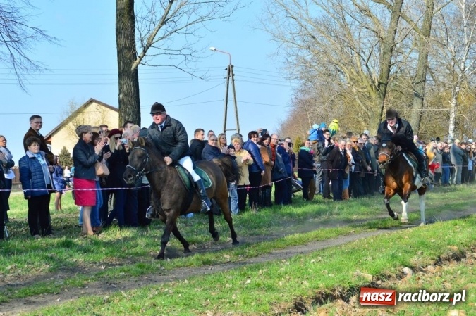 Zdjęcie w galerii na portalu naszraciborz.pl: Bieńkowicki wielkanocny obch&oacute;d p&oacute;l wiadomości z regionu