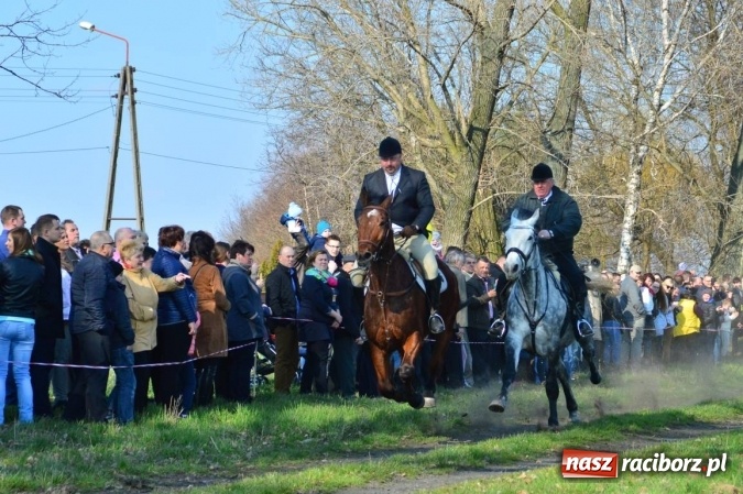 Zdjęcie w galerii na portalu naszraciborz.pl: Bieńkowicki wielkanocny obch&oacute;d p&oacute;l wiadomości z regionu