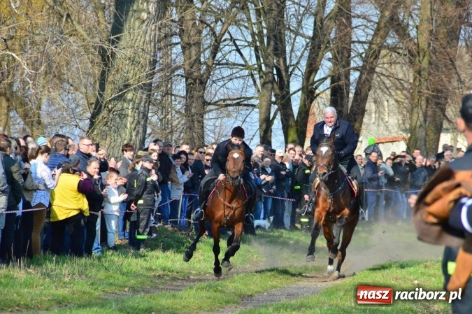 Zdjęcie w galerii na portalu naszraciborz.pl: Bieńkowicki wielkanocny obch&oacute;d p&oacute;l wiadomości z regionu