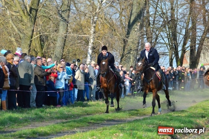 Zdjęcie w galerii na portalu naszraciborz.pl: Bieńkowicki wielkanocny obch&oacute;d p&oacute;l wiadomości z regionu