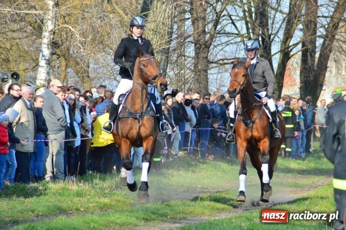 Zdjęcie w galerii na portalu naszraciborz.pl: Bieńkowicki wielkanocny obch&oacute;d p&oacute;l wiadomości z regionu