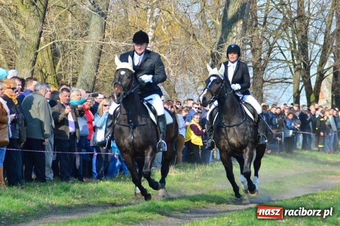 Zdjęcie w galerii na portalu naszraciborz.pl: Bieńkowicki wielkanocny obch&oacute;d p&oacute;l wiadomości z regionu