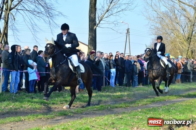 Zdjęcie w galerii na portalu naszraciborz.pl: Bieńkowicki wielkanocny obch&oacute;d p&oacute;l wiadomości z regionu