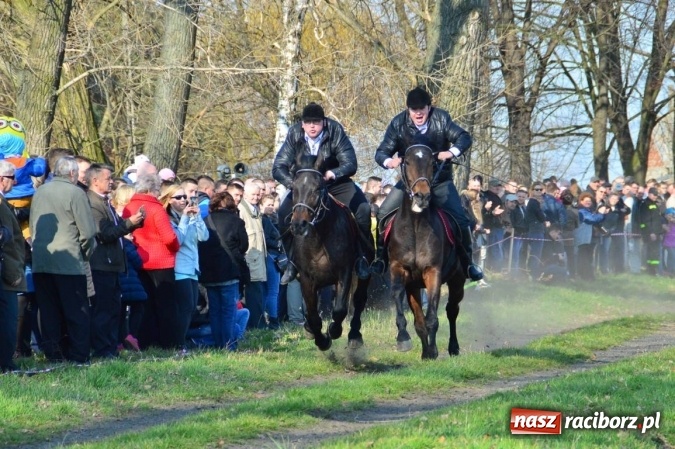 Zdjęcie w galerii na portalu naszraciborz.pl: Bieńkowicki wielkanocny obch&oacute;d p&oacute;l wiadomości z regionu