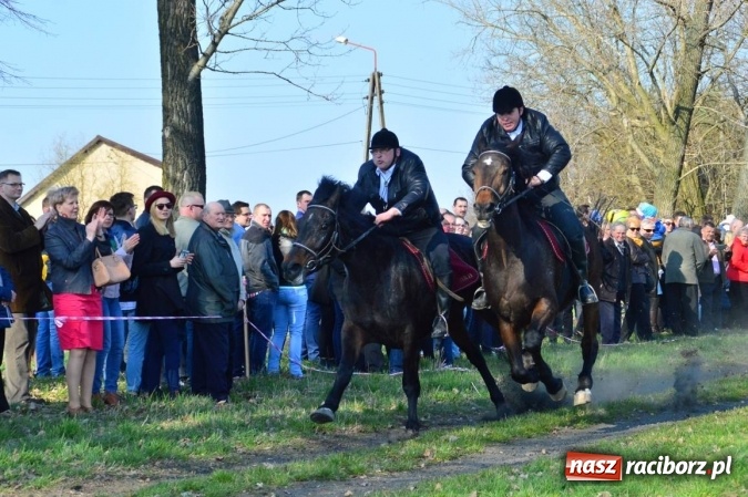 Zdjęcie w galerii na portalu naszraciborz.pl: Bieńkowicki wielkanocny obch&oacute;d p&oacute;l wiadomości z regionu
