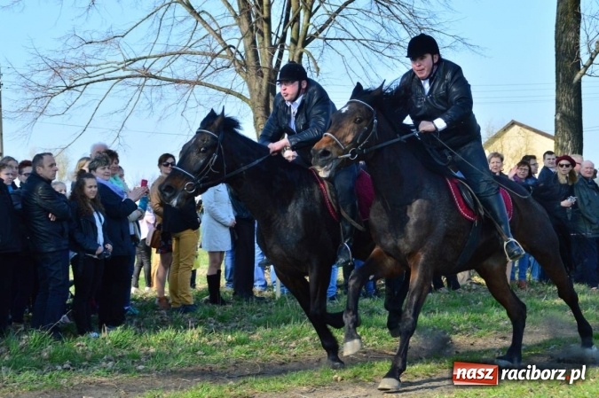 Zdjęcie w galerii na portalu naszraciborz.pl: Bieńkowicki wielkanocny obch&oacute;d p&oacute;l wiadomości z regionu