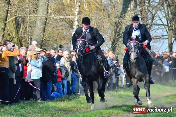 Zdjęcie w galerii na portalu naszraciborz.pl: Bieńkowicki wielkanocny obch&oacute;d p&oacute;l wiadomości z regionu