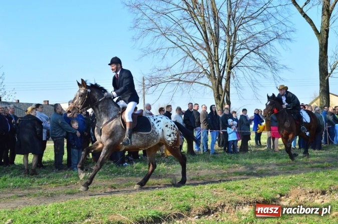 Zdjęcie w galerii na portalu naszraciborz.pl: Bieńkowicki wielkanocny obch&oacute;d p&oacute;l wiadomości z regionu