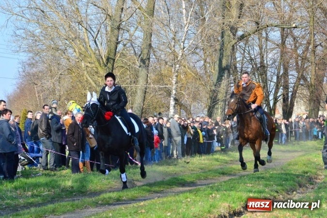 Zdjęcie w galerii na portalu naszraciborz.pl: Bieńkowicki wielkanocny obch&oacute;d p&oacute;l wiadomości z regionu