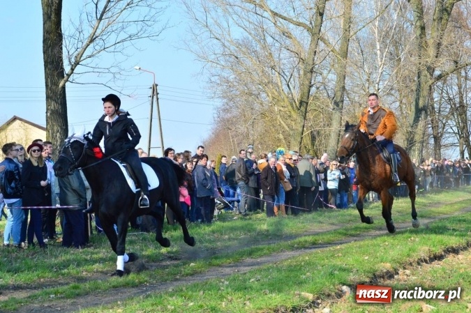 Zdjęcie w galerii na portalu naszraciborz.pl: Bieńkowicki wielkanocny obch&oacute;d p&oacute;l wiadomości z regionu