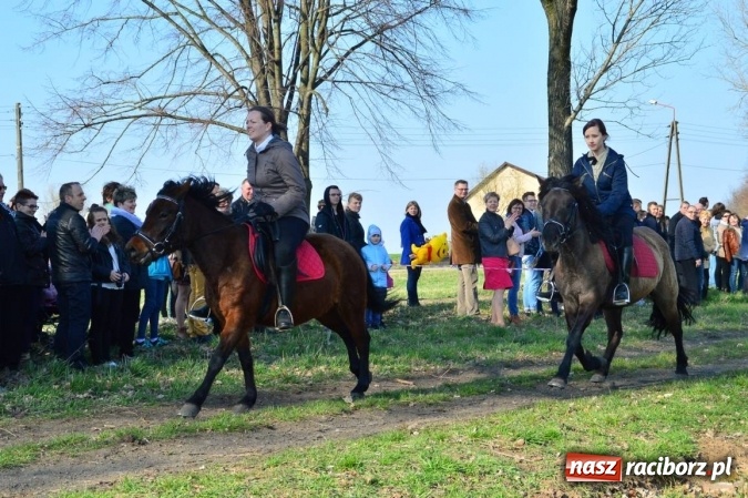 Zdjęcie w galerii na portalu naszraciborz.pl: Bieńkowicki wielkanocny obch&oacute;d p&oacute;l wiadomości z regionu