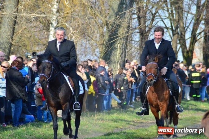 Zdjęcie w galerii na portalu naszraciborz.pl: Bieńkowicki wielkanocny obch&oacute;d p&oacute;l wiadomości z regionu