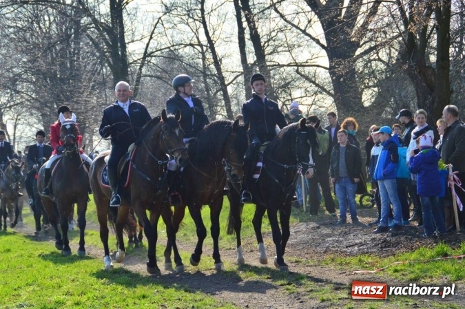 Zdjęcie w galerii na portalu naszraciborz.pl: Bieńkowicki wielkanocny obch&oacute;d p&oacute;l wiadomości z regionu
