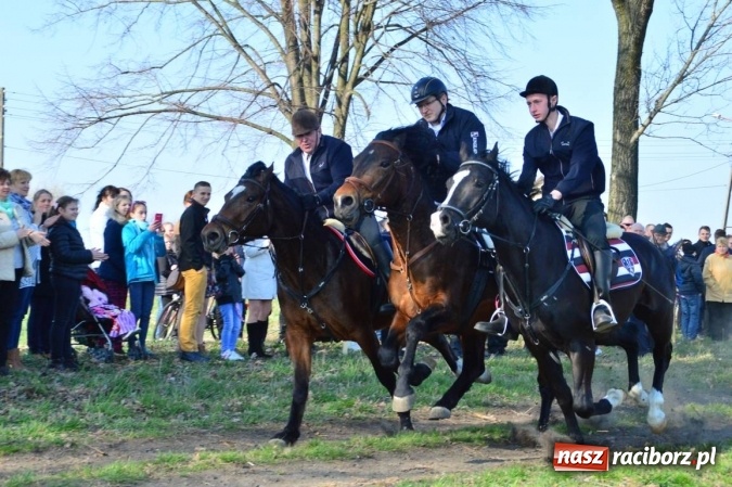 Zdjęcie w galerii na portalu naszraciborz.pl: Bieńkowicki wielkanocny obch&oacute;d p&oacute;l wiadomości z regionu