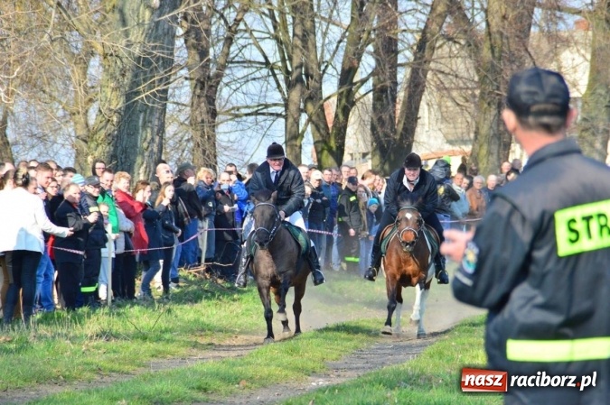 Zdjęcie w galerii na portalu naszraciborz.pl: Bieńkowicki wielkanocny obch&oacute;d p&oacute;l wiadomości z regionu