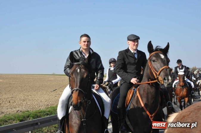 Zdjęcie w galerii na portalu naszraciborz.pl: W Sudole procesja z metropolitą górnośląskim  wiadomości z regionu